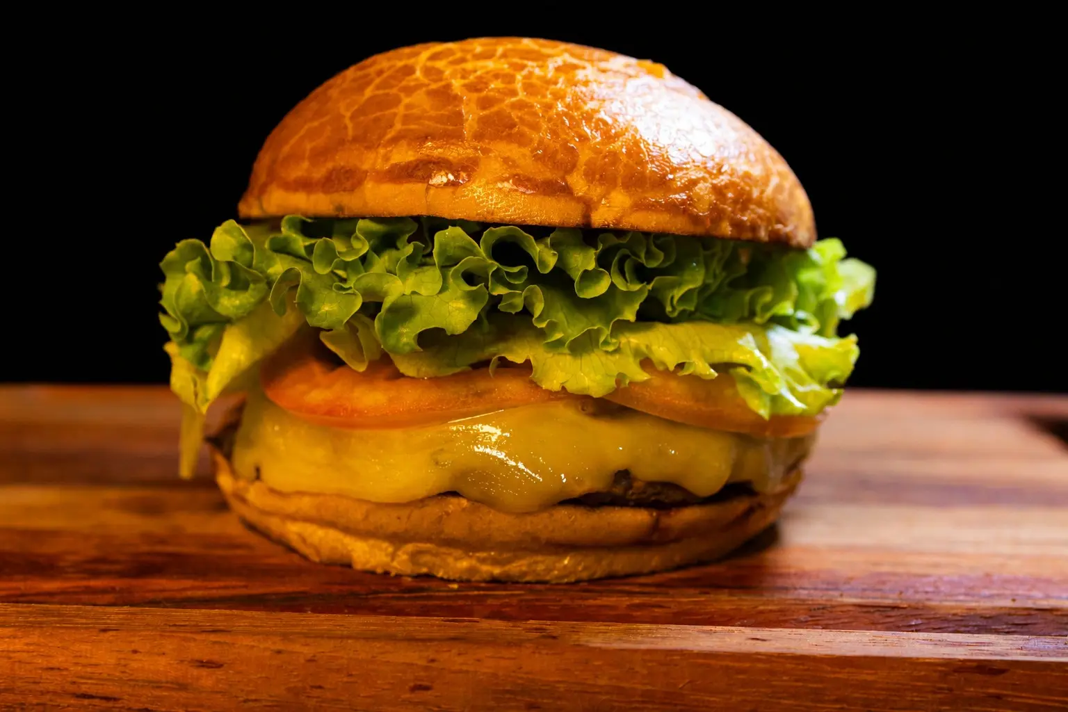 Hambúrguer com alface e queijo Fabs Burguer