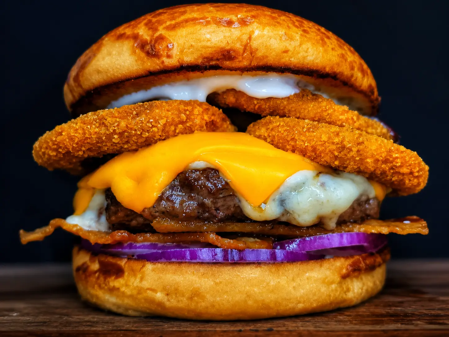Hambúrguer especial com onion rings Fabs Burguer